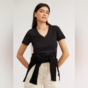 Everlane Black V-neck Tee